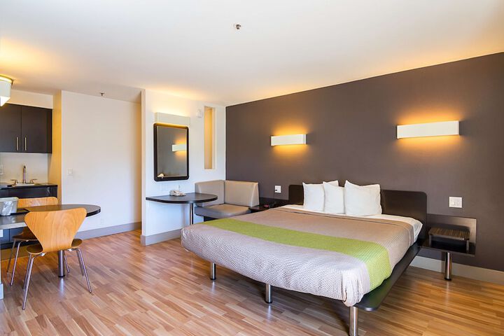 1 King Bed (11 of 17)
