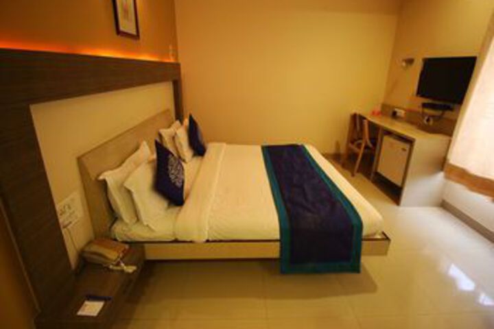 Room 12 of 28