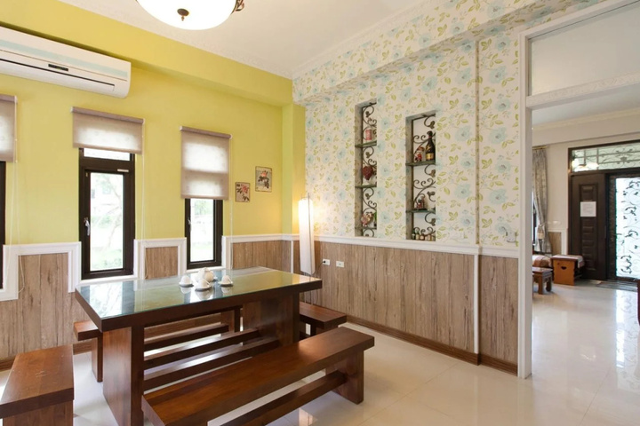 Textile Girl Romantic Homestay