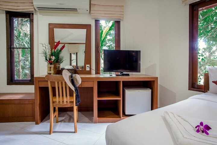 Room 25 of 168