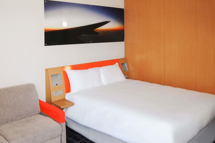 Room 9 of 64