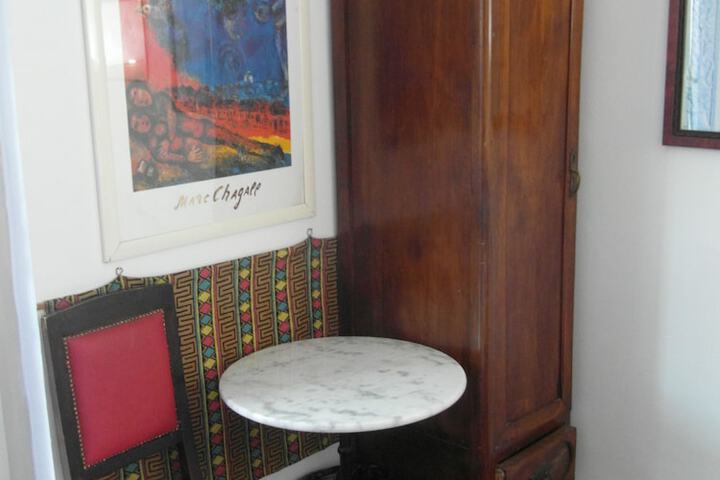 Room 6 of 44