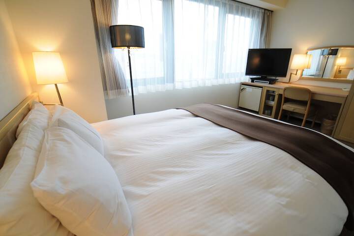 Room 9 of 33