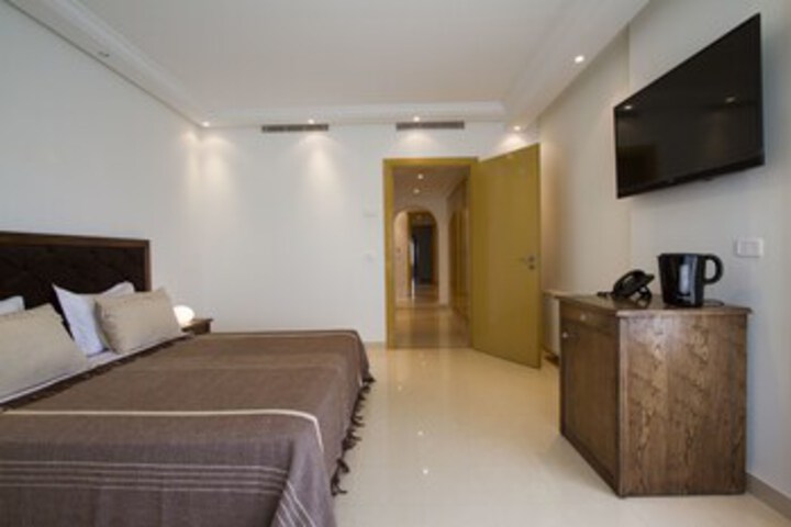 Room 34 of 69