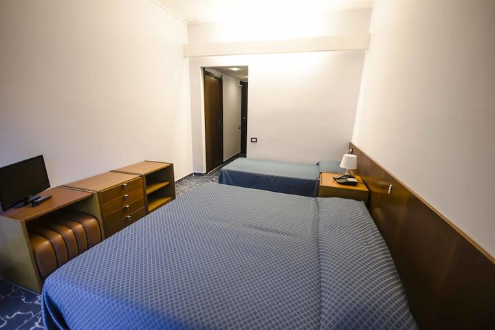 Room 11 of 36