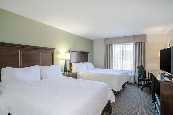 2 Queen Beds (3 of 12)