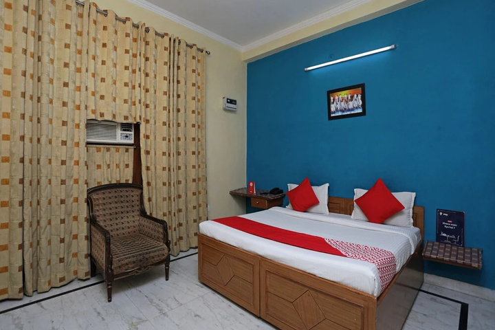 Room 3 of 12
