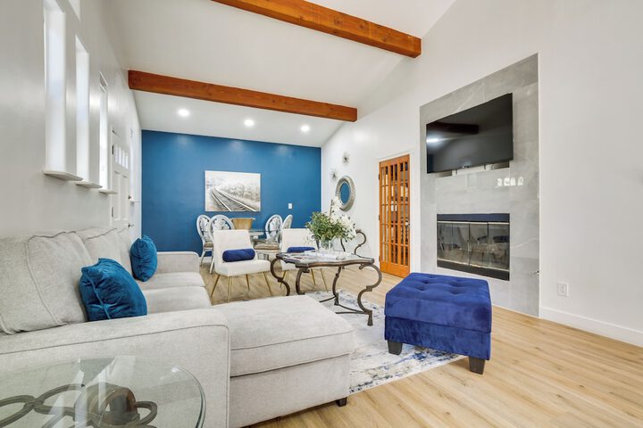 Lake Arrowhead Hideaway w / Deck & Hot Tub