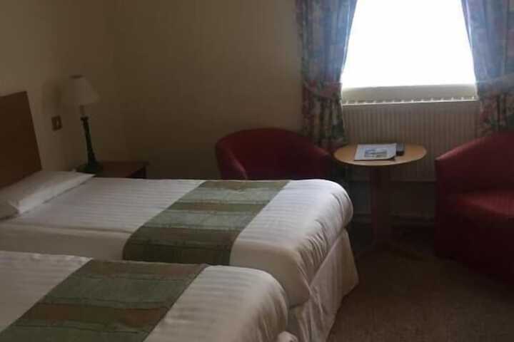Room 9 of 16