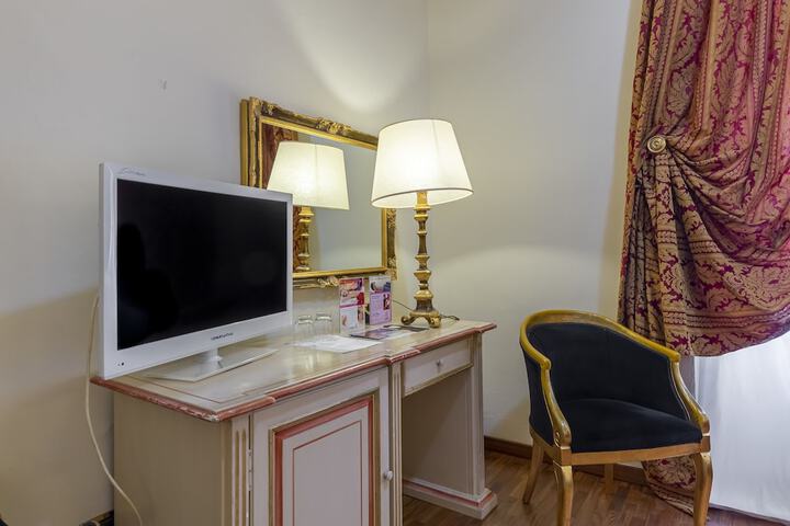 Room 46 of 208