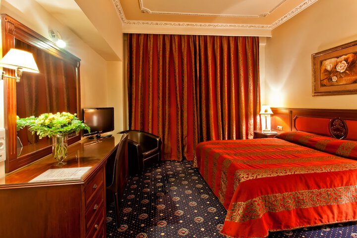 Room 9 of 48