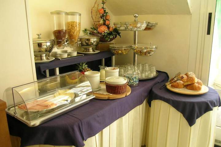 Dining 49 of 61