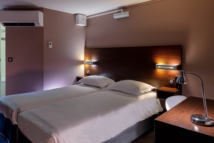 Room 4 of 36