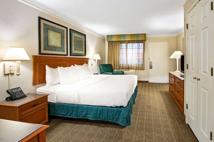 Room 10 of 39