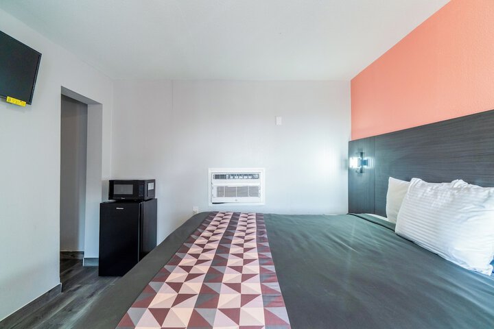 Room 7 of 79