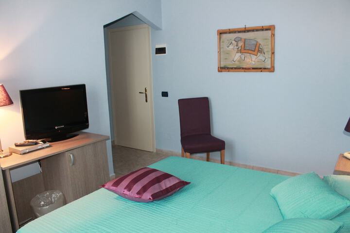 Room 7 of 37