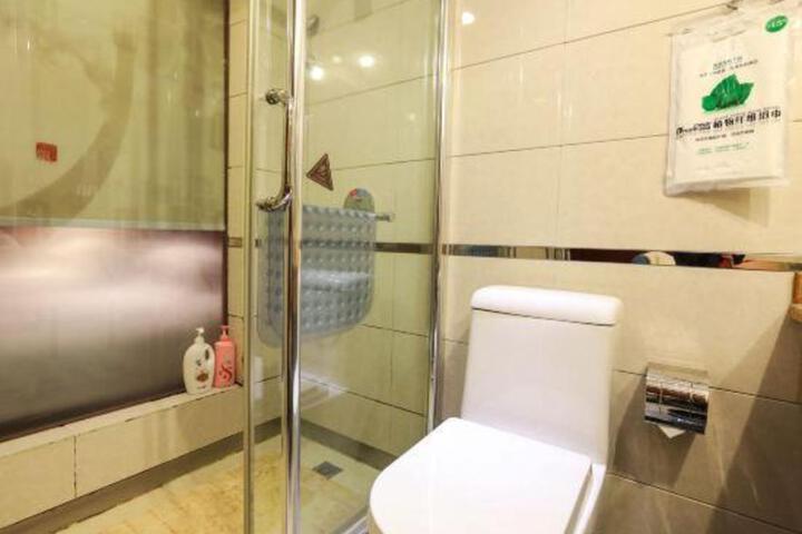 Hangzhou Kairui Hotel (Guofang Longhu Tianjie Jiubao Metro Station)