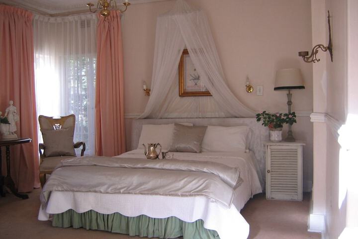 Room 6 of 27