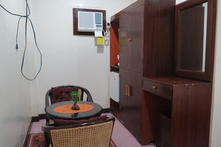Room 13 of 27