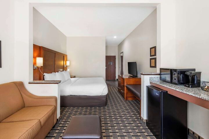 1 King Bed (7 of 9)