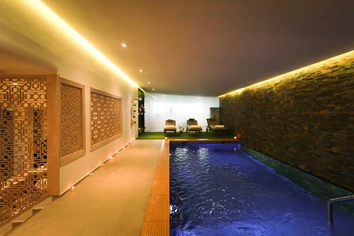 Pools & Facilities