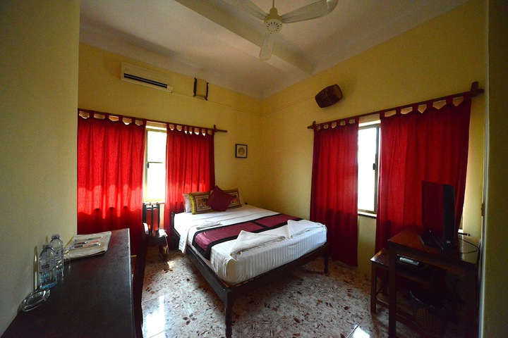 Room 3 of 38