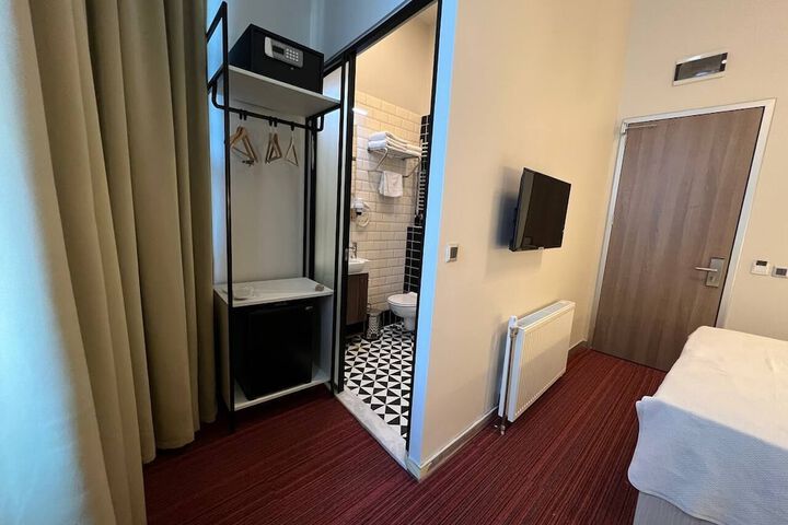 Room 7 of 47