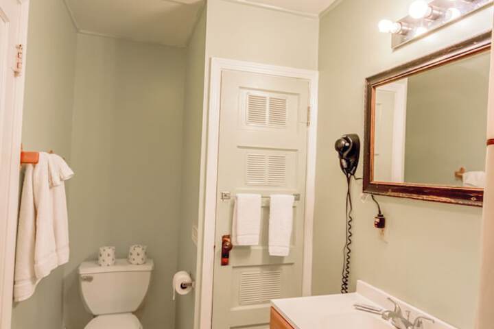 Room 75 of 106