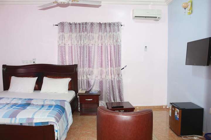 Room 9 of 68