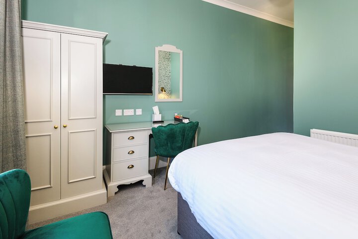 Room 28 of 64