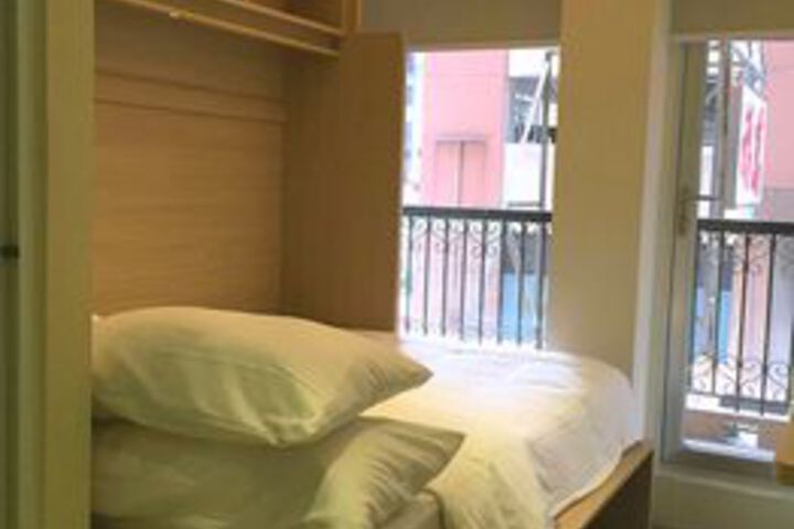 Room 10 of 19