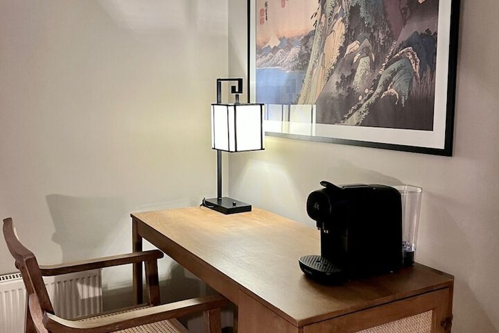 Room 4 of 11