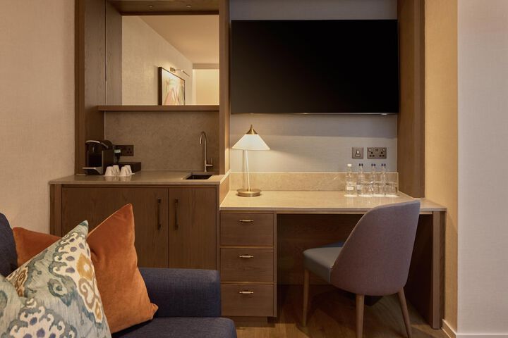Room 27 of 114