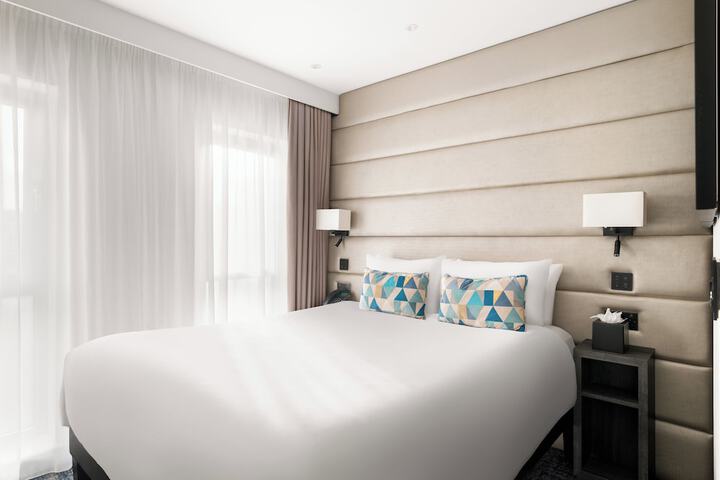 Room 28 of 61