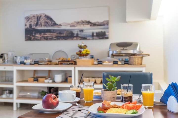 Breakfast/Coffee Service 26 of 41