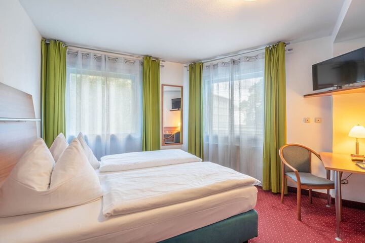 Room 10 of 29