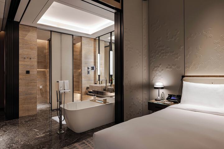 Room 53 of 90