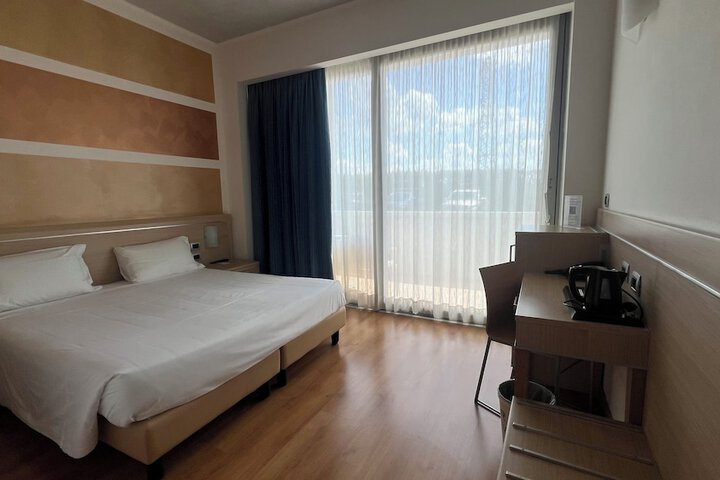 Room 21 of 101