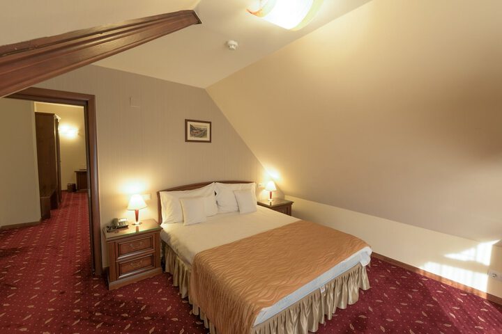 Room 13 of 73
