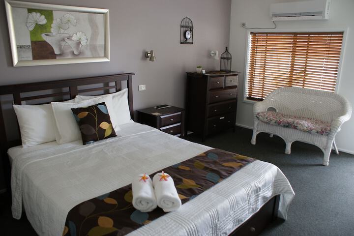 Room 5 of 33