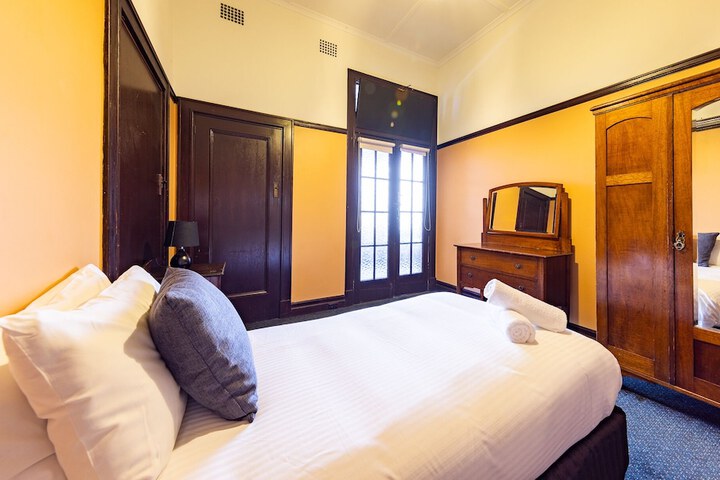 Room 9 of 26