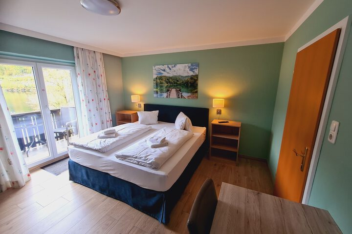 Room 7 of 62