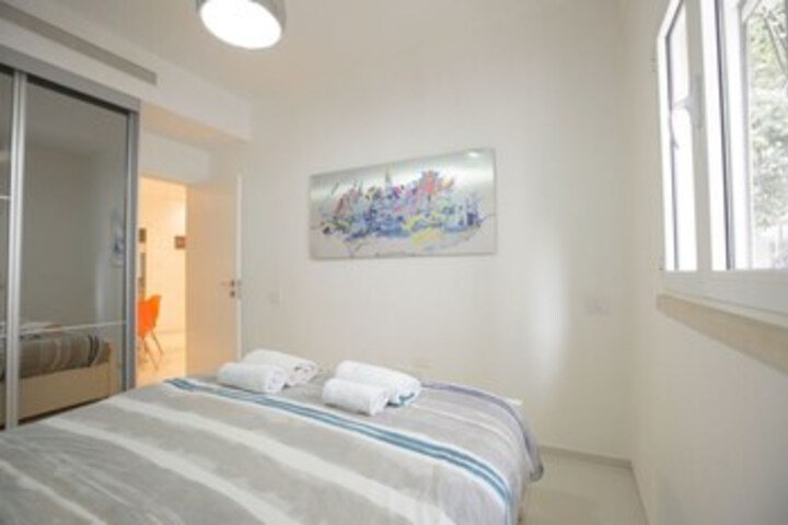 Room 12 of 26
