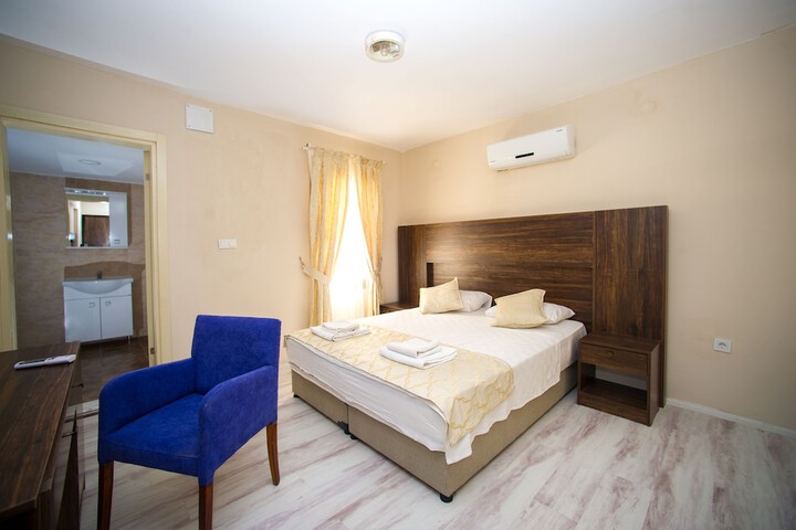 Room 11 of 22