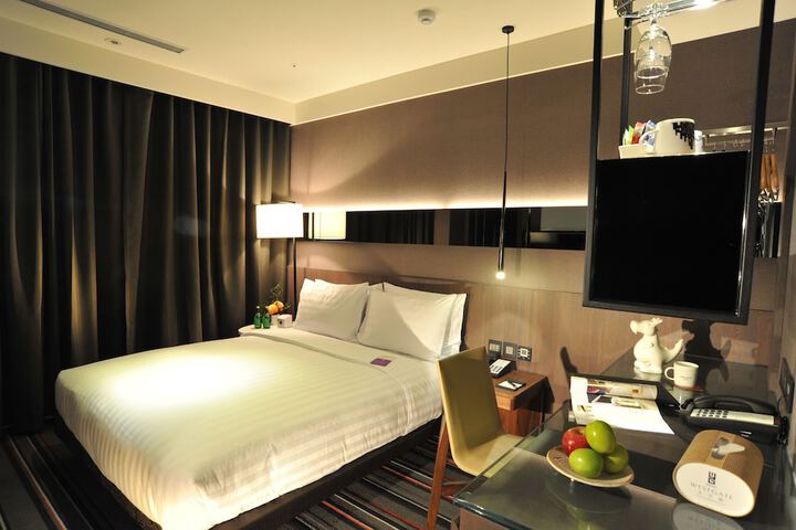Room 15 of 108