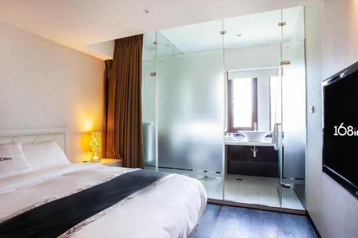 Room 27 of 51