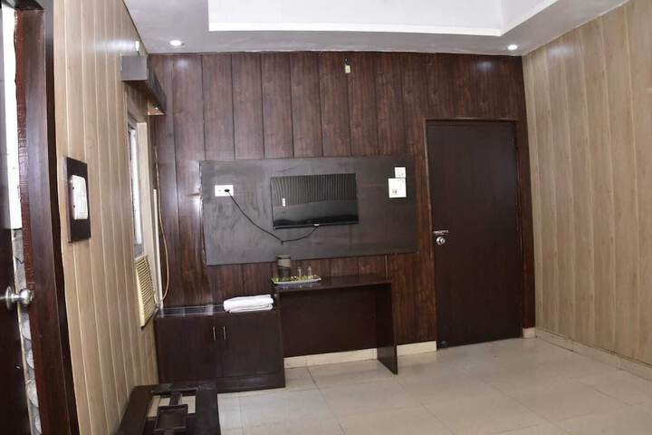 Room 5 of 6