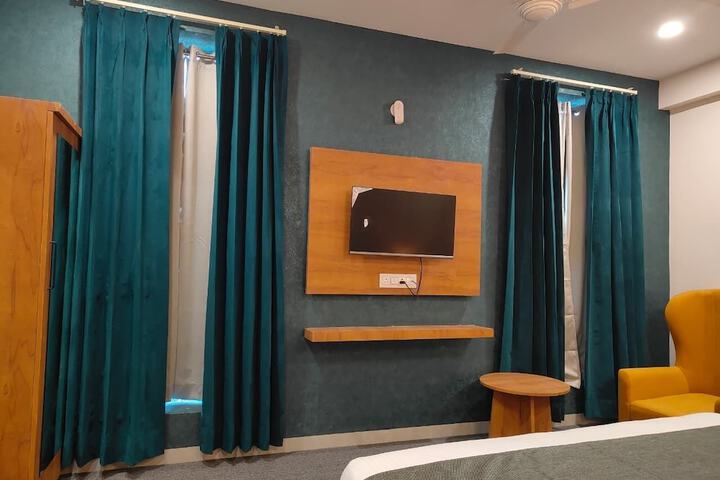 Room 32 of 55