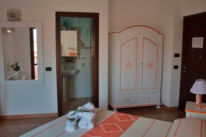 Room 4 of 32