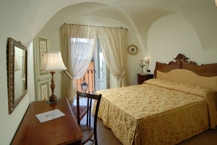 Room 3 of 35